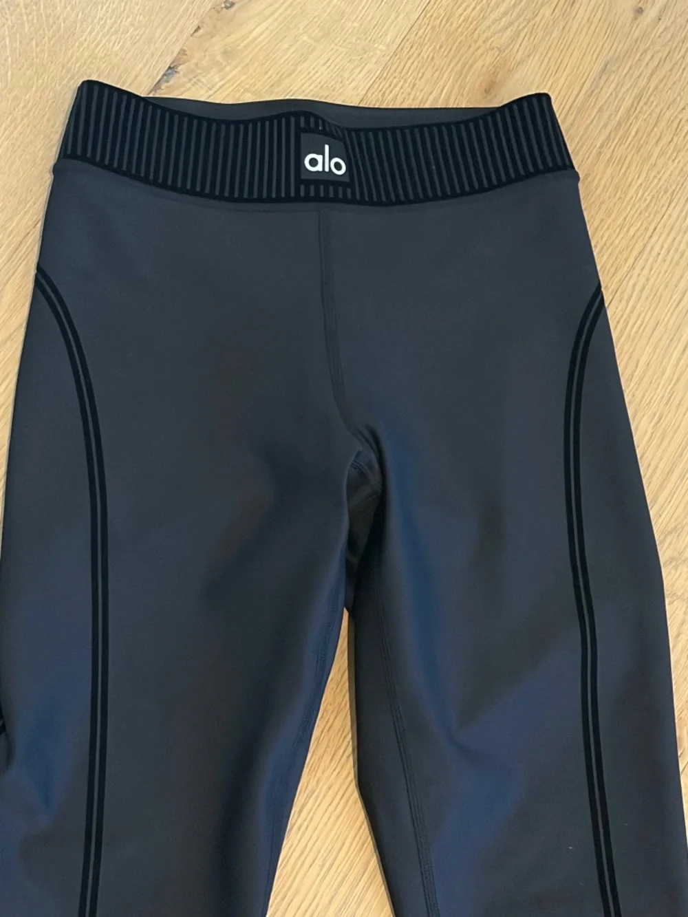 ALO YOGA AIRLIFT HIGH WAIST 7/8 LINE UP LEGGINGS WOMEN XS BLACK VELVET TRIM XXS